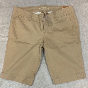 ARIZONA • Tan Bermuda Short size 5 NWT